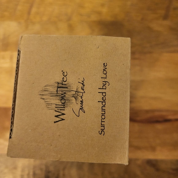 NIB Willow Tree Surrounded By Love 2009 Red-Orange Flowers - Picture 10 of 11